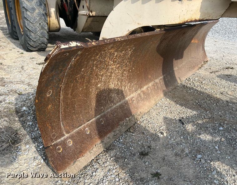 image for item LI9586 1997 Champion 710A Series IV  motor grader