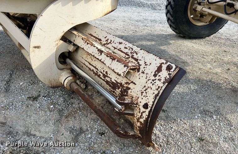 image for item LI9586 1997 Champion 710A Series IV  motor grader