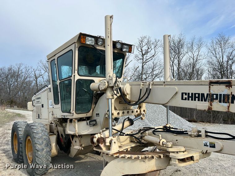 image for item LI9586 1997 Champion 710A Series IV  motor grader