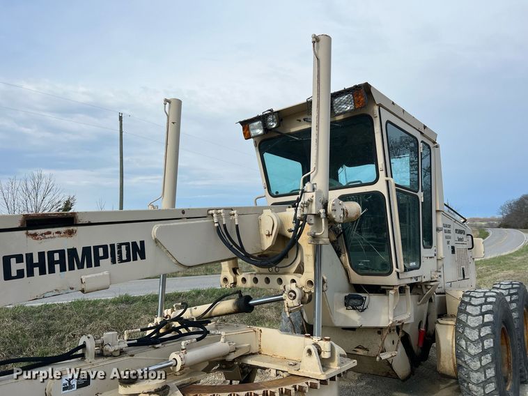 image for item LI9586 1997 Champion 710A Series IV  motor grader