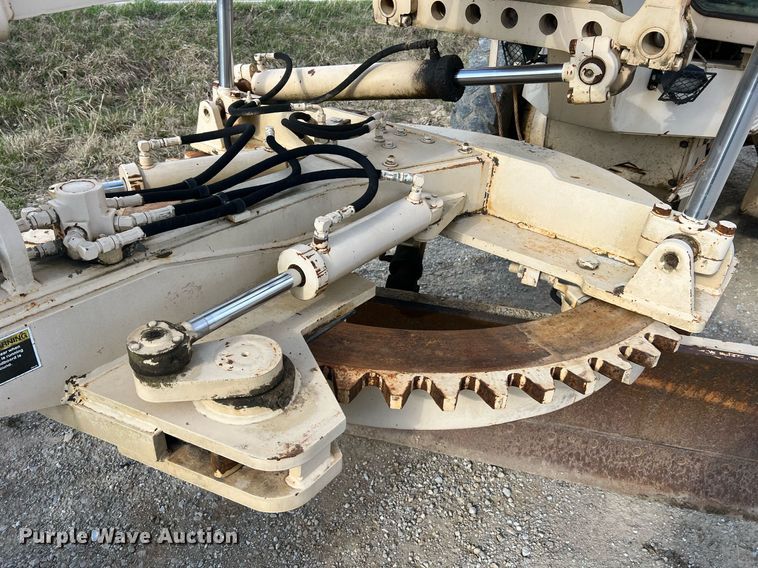 image for item LI9586 1997 Champion 710A Series IV  motor grader