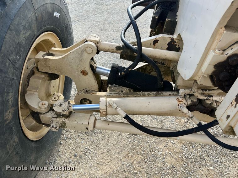 image for item LI9586 1997 Champion 710A Series IV  motor grader