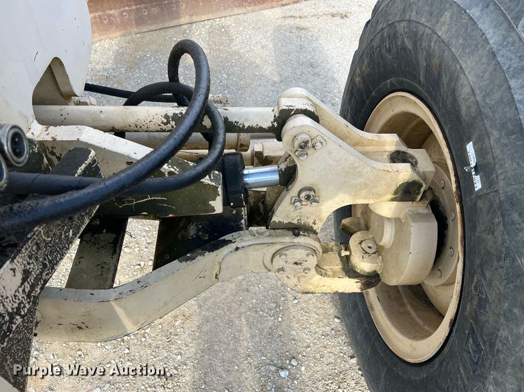 image for item LI9586 1997 Champion 710A Series IV  motor grader