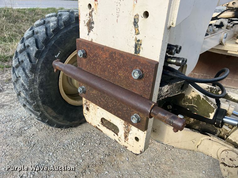 image for item LI9586 1997 Champion 710A Series IV  motor grader