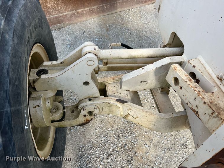 image for item LI9586 1997 Champion 710A Series IV  motor grader