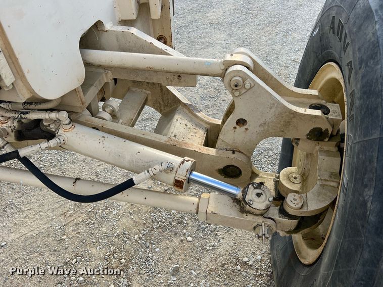 image for item LI9586 1997 Champion 710A Series IV  motor grader