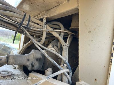 image for item LI9586 1997 Champion 710A Series IV  motor grader