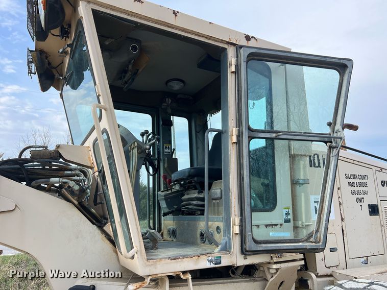 image for item LI9586 1997 Champion 710A Series IV  motor grader