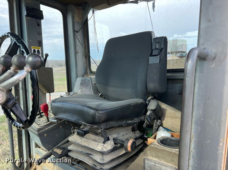 image for item LI9586 1997 Champion 710A Series IV  motor grader