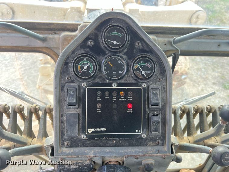 image for item LI9586 1997 Champion 710A Series IV  motor grader