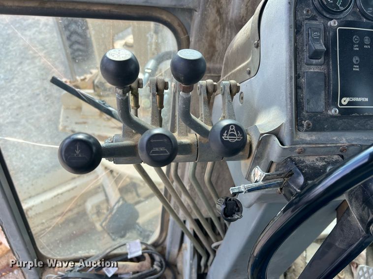 image for item LI9586 1997 Champion 710A Series IV  motor grader