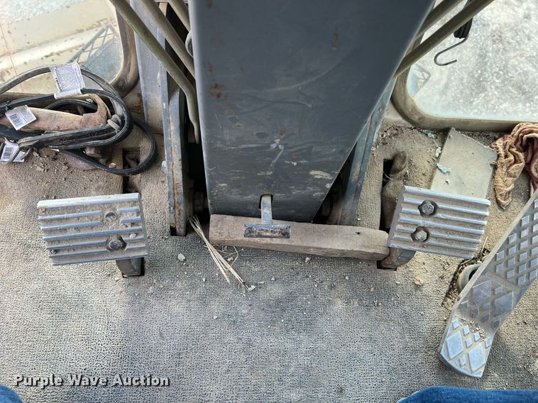 image for item LI9586 1997 Champion 710A Series IV  motor grader