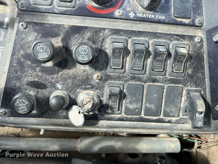 image for item LI9586 1997 Champion 710A Series IV  motor grader