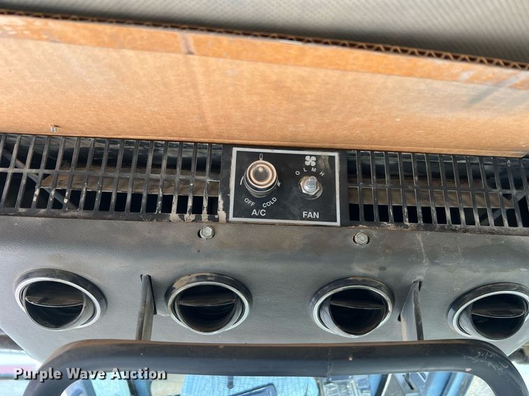 image for item LI9586 1997 Champion 710A Series IV  motor grader