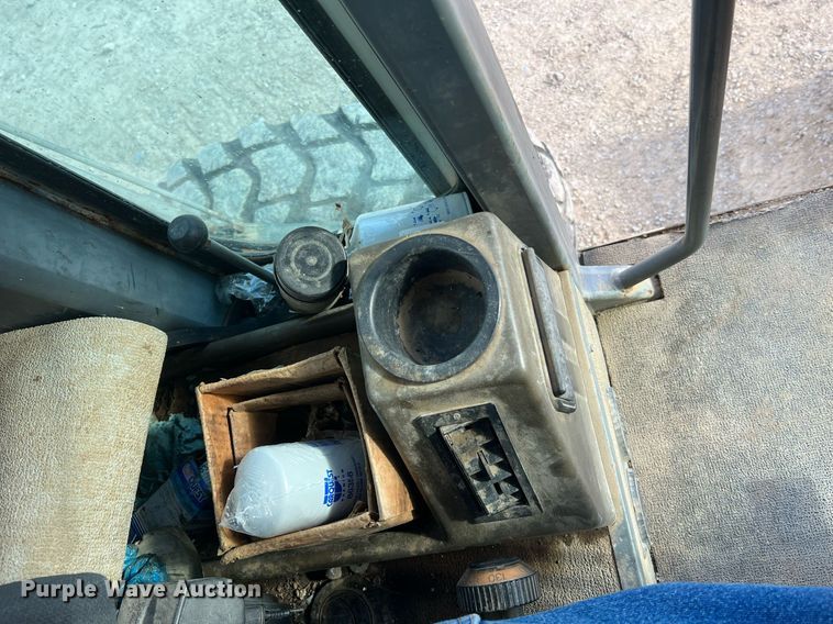 image for item LI9586 1997 Champion 710A Series IV  motor grader