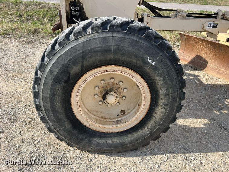 image for item LI9586 1997 Champion 710A Series IV  motor grader