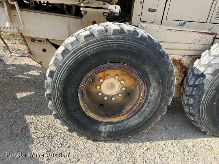 image for item LI9586 1997 Champion 710A Series IV  motor grader