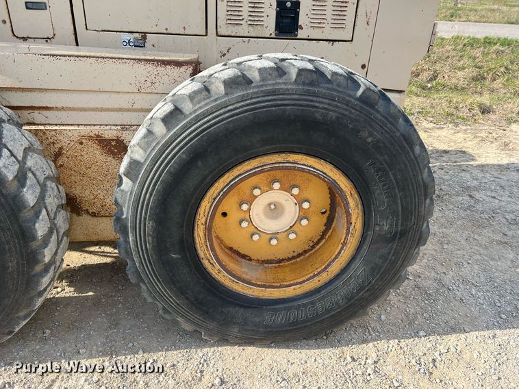 image for item LI9586 1997 Champion 710A Series IV  motor grader