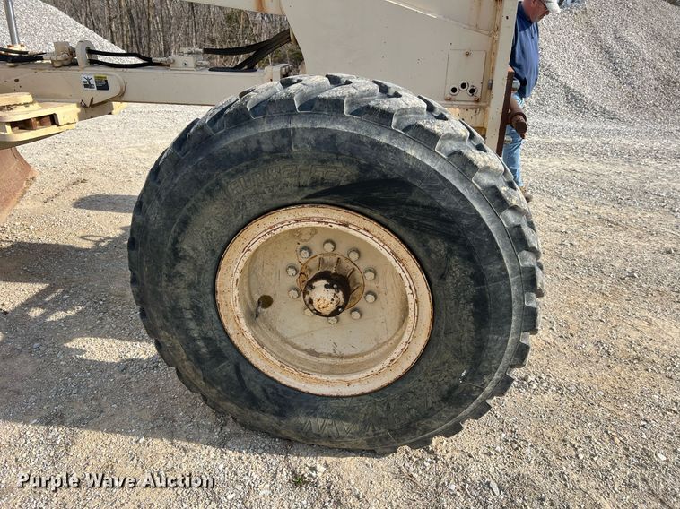 image for item LI9586 1997 Champion 710A Series IV  motor grader