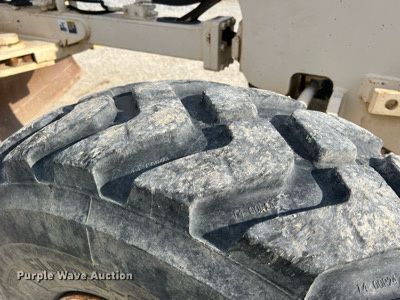 image for item LI9586 1997 Champion 710A Series IV  motor grader