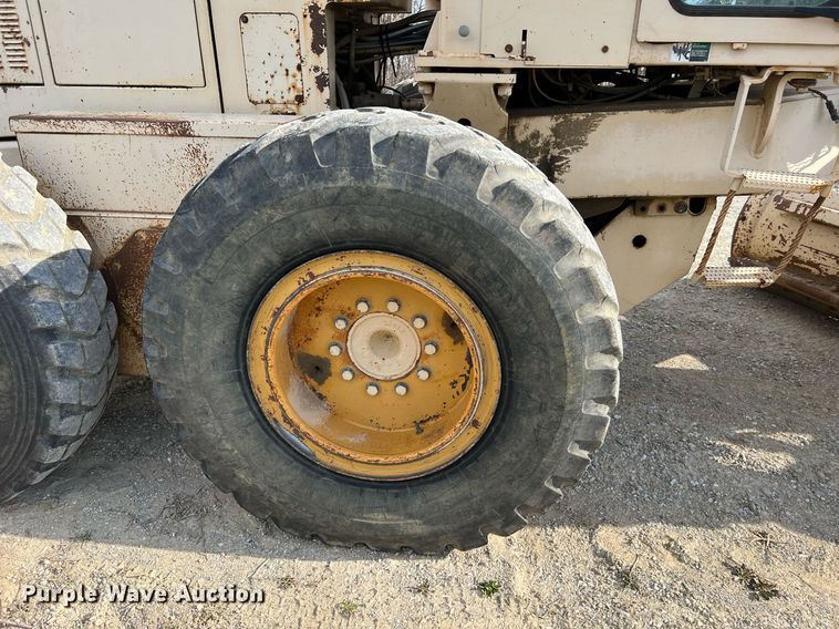 image for item LI9586 1997 Champion 710A Series IV  motor grader