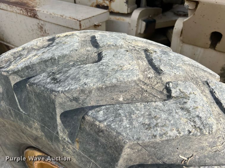 image for item LI9586 1997 Champion 710A Series IV  motor grader