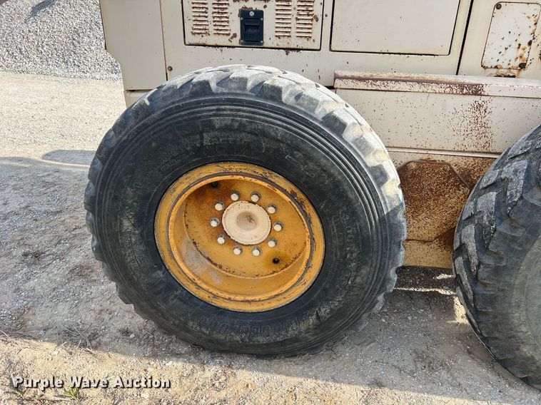 image for item LI9586 1997 Champion 710A Series IV  motor grader