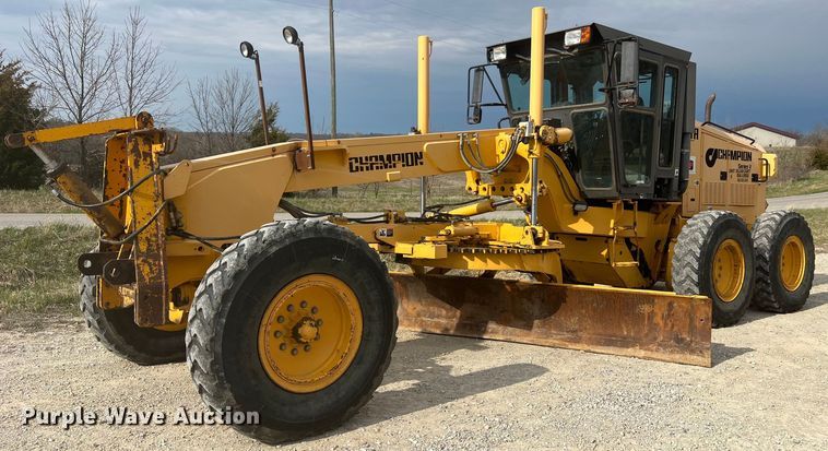 image for item LI9587 1999 Champion 710A Series V VHP  motor grader
