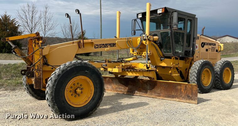 image for item LI9587 1999 Champion 710A Series V VHP  motor grader