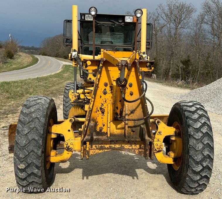 image for item LI9587 1999 Champion 710A Series V VHP  motor grader