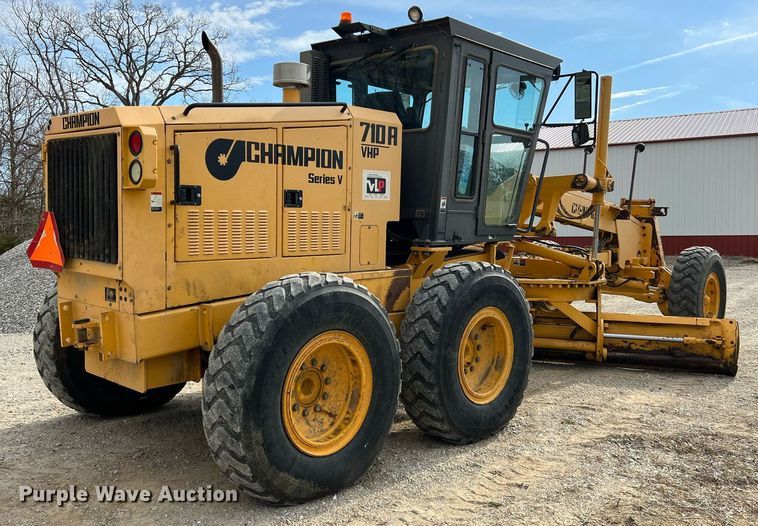image for item LI9587 1999 Champion 710A Series V VHP  motor grader