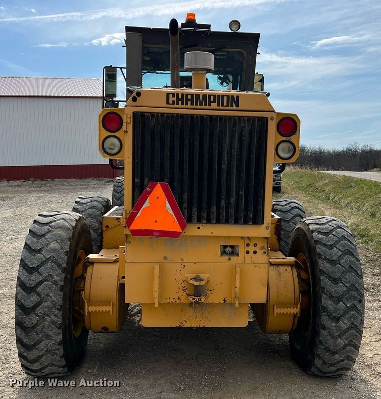 image for item LI9587 1999 Champion 710A Series V VHP  motor grader