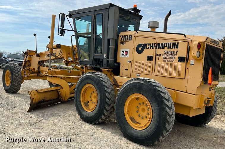 image for item LI9587 1999 Champion 710A Series V VHP  motor grader