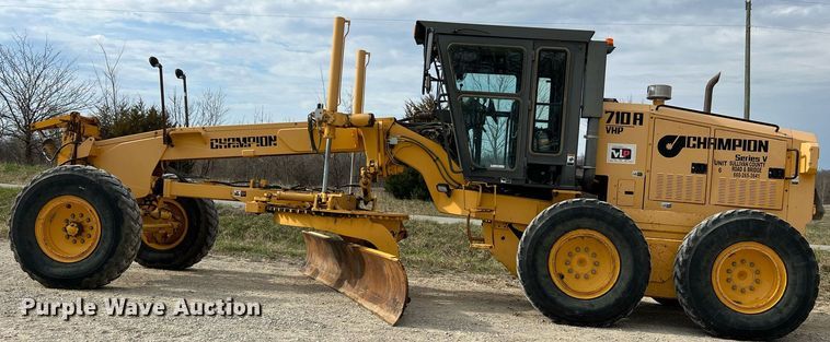 image for item LI9587 1999 Champion 710A Series V VHP  motor grader