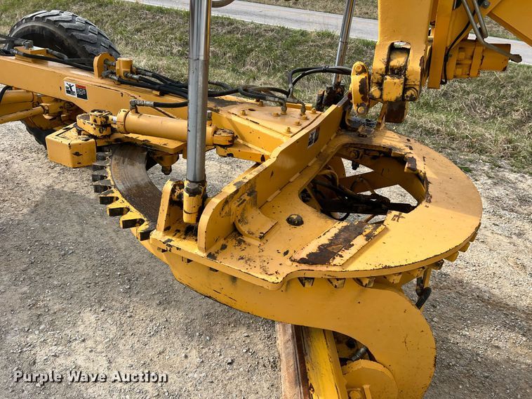 image for item LI9587 1999 Champion 710A Series V VHP  motor grader