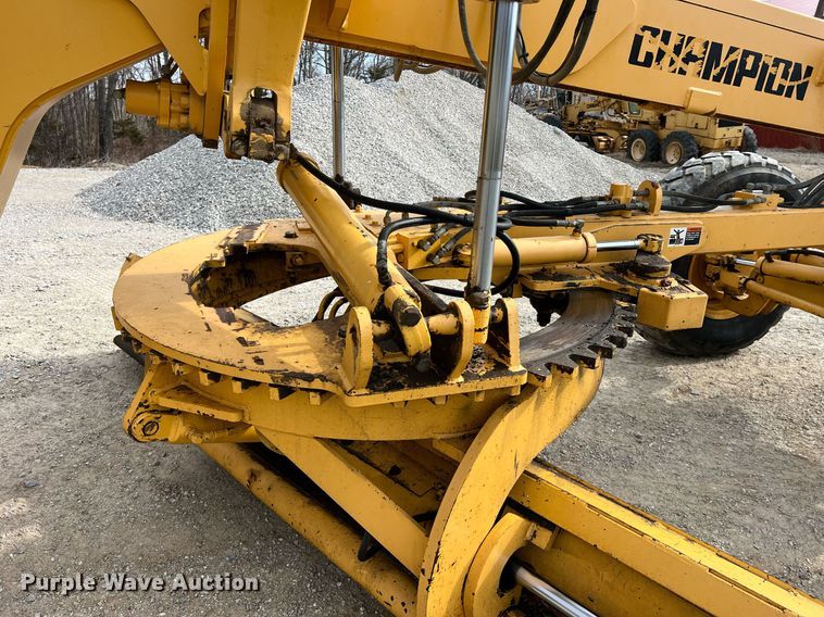 image for item LI9587 1999 Champion 710A Series V VHP  motor grader