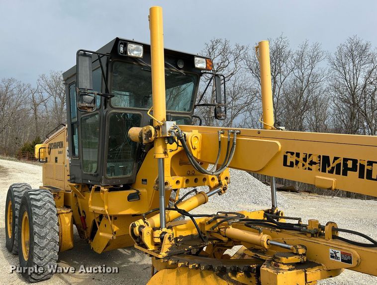 image for item LI9587 1999 Champion 710A Series V VHP  motor grader