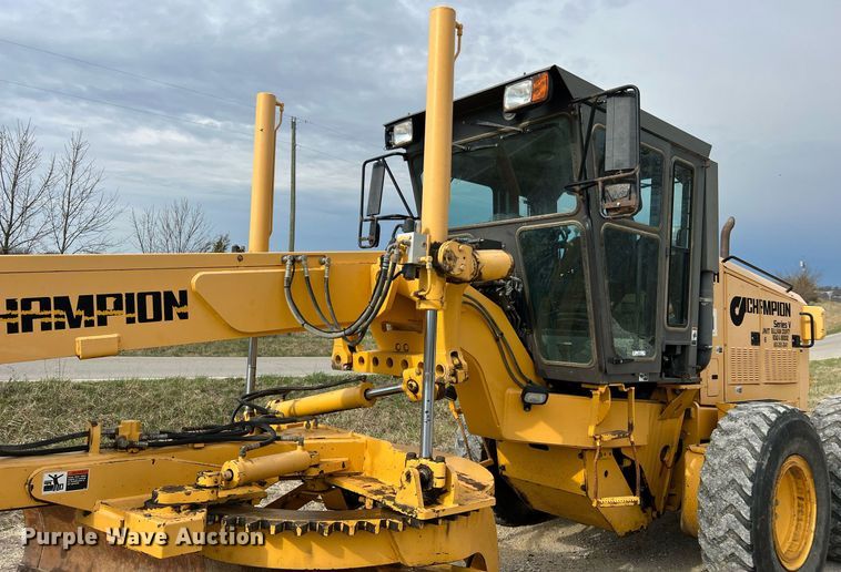 image for item LI9587 1999 Champion 710A Series V VHP  motor grader