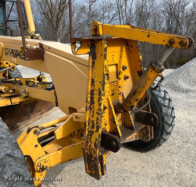 image for item LI9587 1999 Champion 710A Series V VHP  motor grader