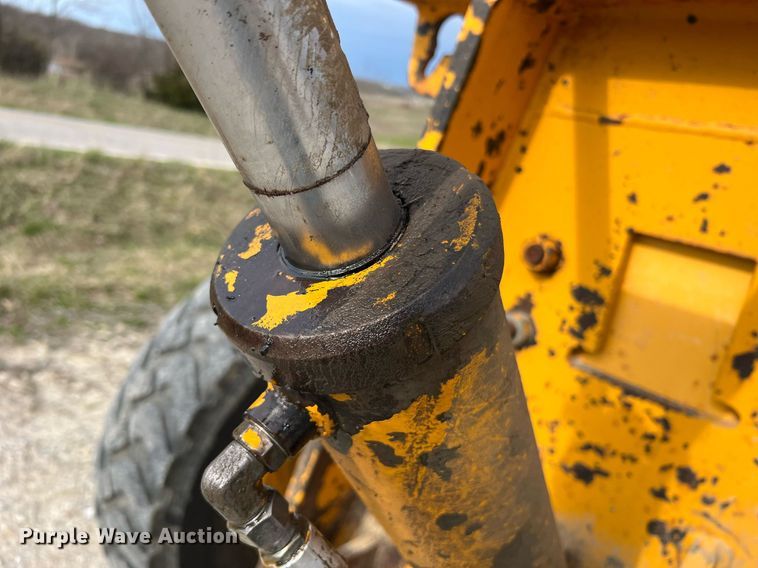 image for item LI9587 1999 Champion 710A Series V VHP  motor grader