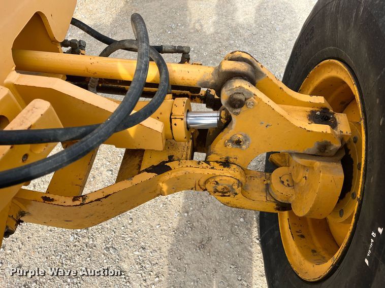 image for item LI9587 1999 Champion 710A Series V VHP  motor grader