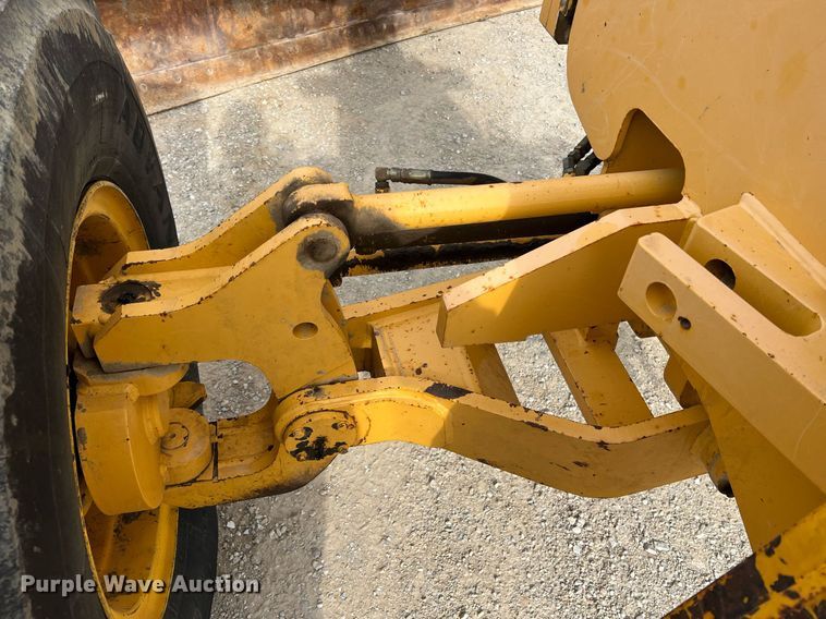 image for item LI9587 1999 Champion 710A Series V VHP  motor grader
