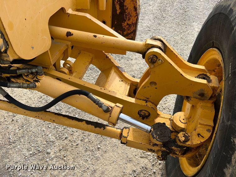 image for item LI9587 1999 Champion 710A Series V VHP  motor grader