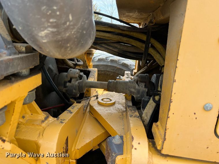 image for item LI9587 1999 Champion 710A Series V VHP  motor grader