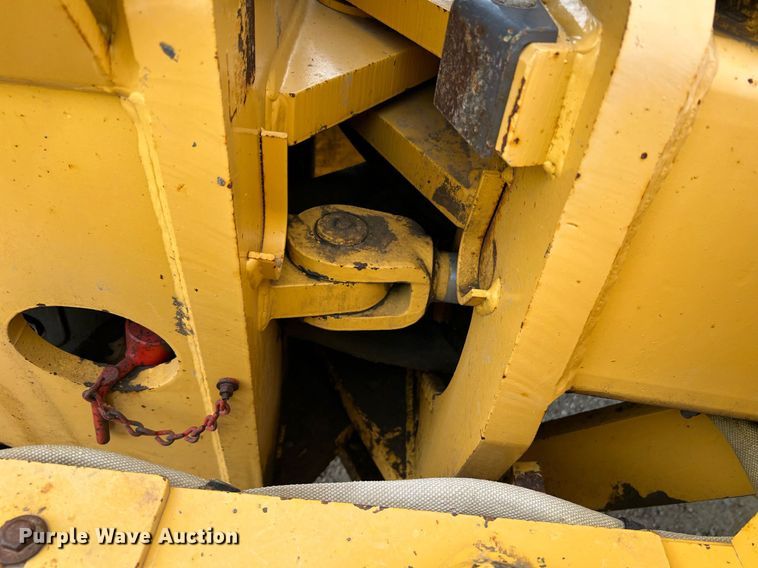 image for item LI9587 1999 Champion 710A Series V VHP  motor grader