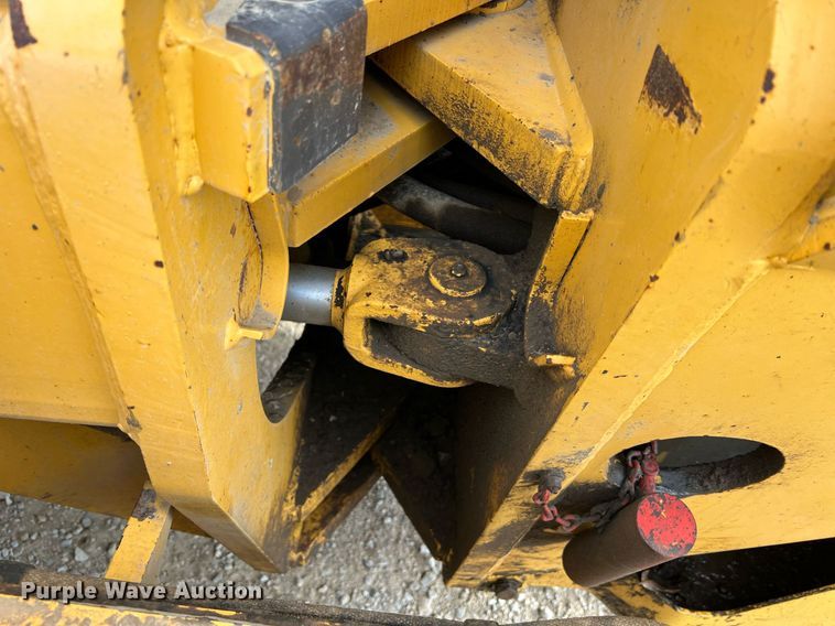 image for item LI9587 1999 Champion 710A Series V VHP  motor grader