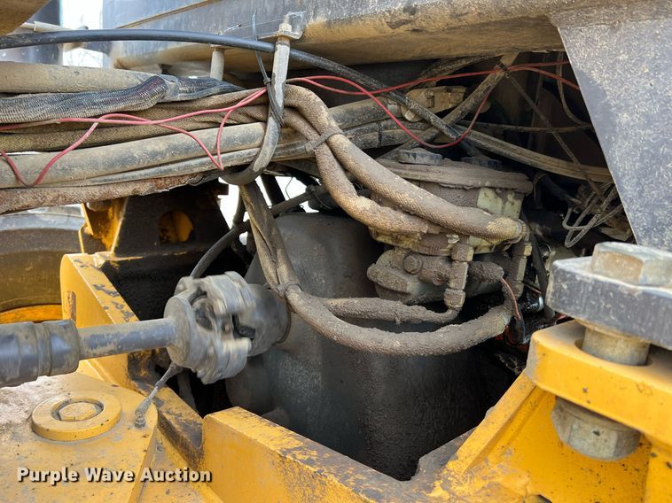 image for item LI9587 1999 Champion 710A Series V VHP  motor grader