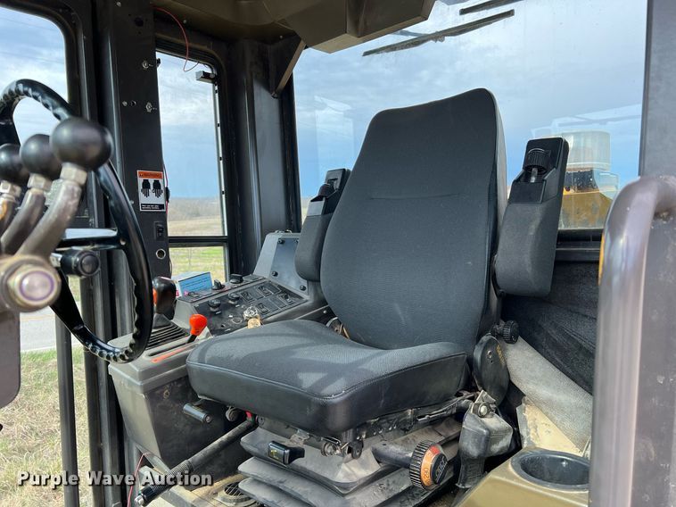 image for item LI9587 1999 Champion 710A Series V VHP  motor grader