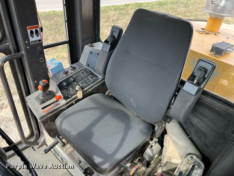 image for item LI9587 1999 Champion 710A Series V VHP  motor grader