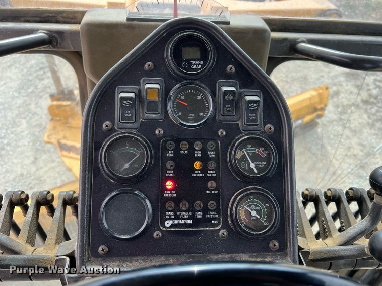 image for item LI9587 1999 Champion 710A Series V VHP  motor grader